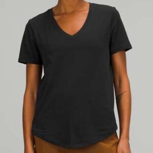 Lululemon Love Tee Short Sleeve V-Neck T-Shirt (black)